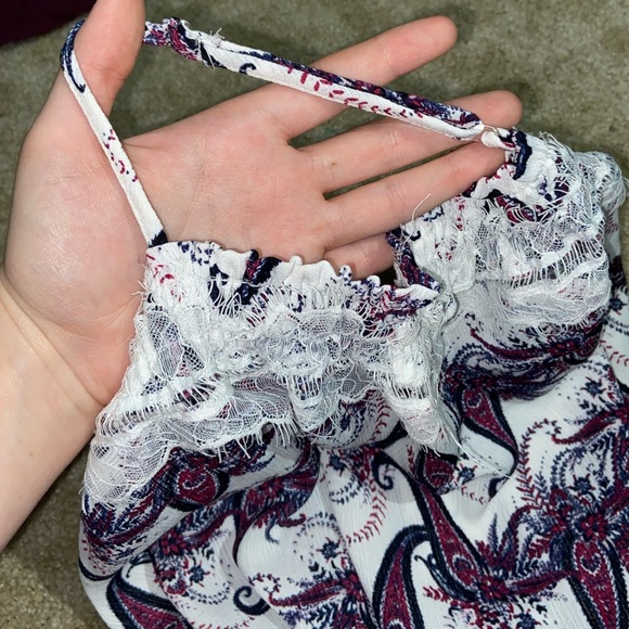 Woman’s blouse - Picture 3 of 5